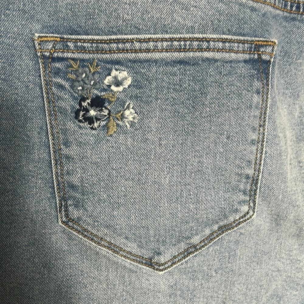 NWT Driftwood Colette cropped straight leg blue floral embroidered cuff hem jean - Picture 8 of 11